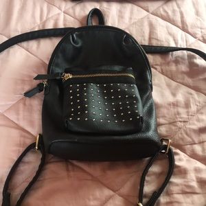 Small back pack. Black and gold